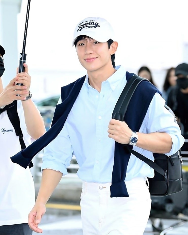  "정해인 믿었는데.." 매니저 우산 갑질 논란