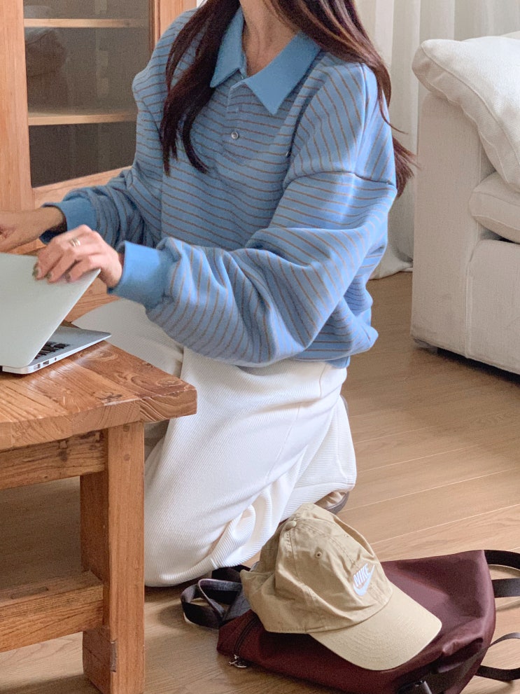  가을·봄 데일리룩 완성! 루즈핏 스트라이프 단가라 카라 맨투맨 추천