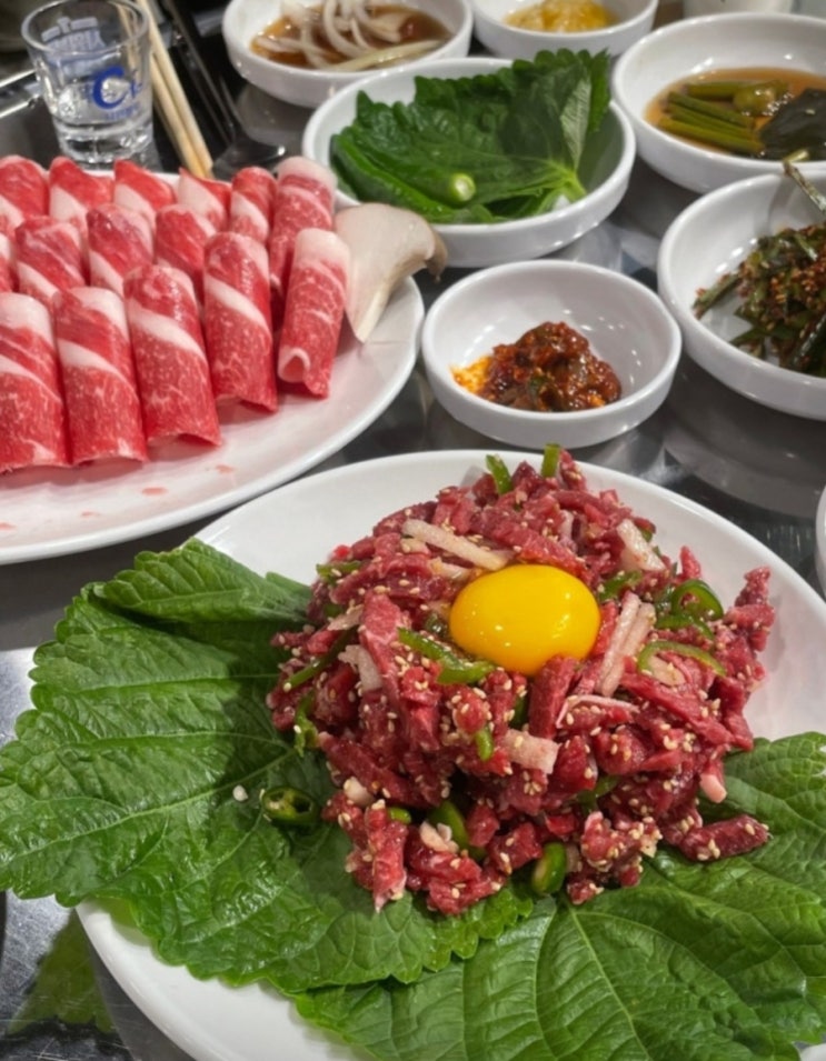  덕천 돌비식육식당 육회랑 차돌박이 맛집