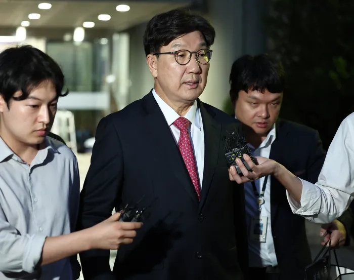 대한민국 <b>사법부</b>, 어디로 가고 있나? 권성동 구속과 <b>조희대</b>... 
