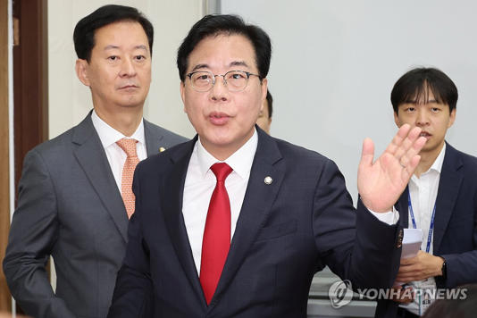 <b>송언석</b>,  '<b>노상원 수첩</b>대로 됐으면 좋았을 것'이라는 취지로... 
