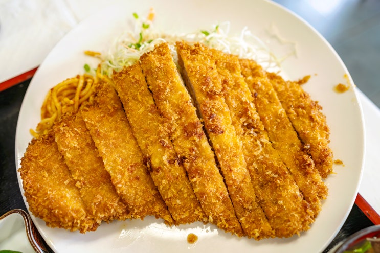  일본 오키나와 북부 맛집: 민나섬 선착장 타카야마 식당, 돈카츠 정식 by 석영작가