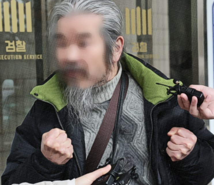 아동성폭행범 <b>조두순</b>, 외출... 법무부 <b>24시간</b> 전담관찰 지시