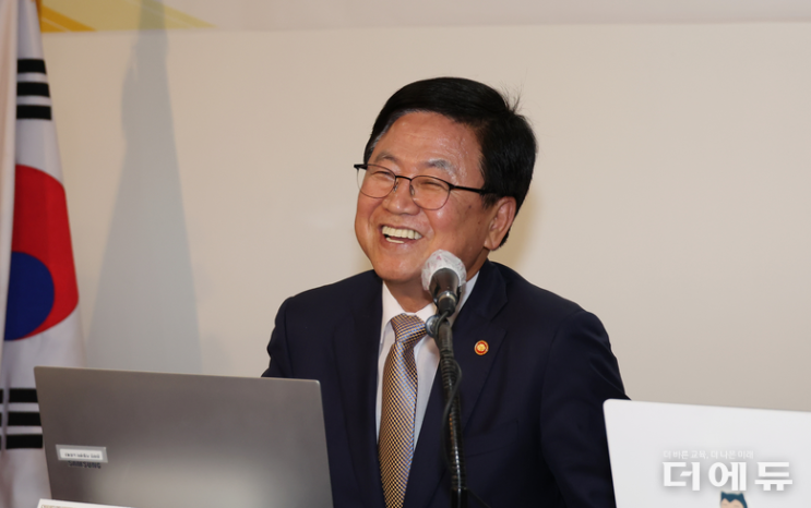 <b>최교진</b> 장관, <b>고교학점제</b> '개선' 확고...입장차 생기는... 