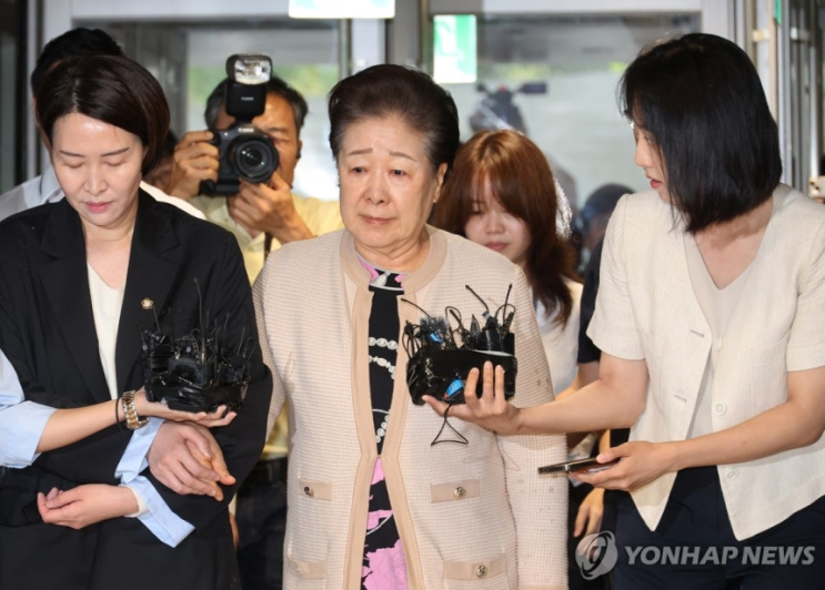 [속보] <b>한학자 총재</b>, <b>특검 출석</b>…통일교 현안 청탁 의혹, 진실은?