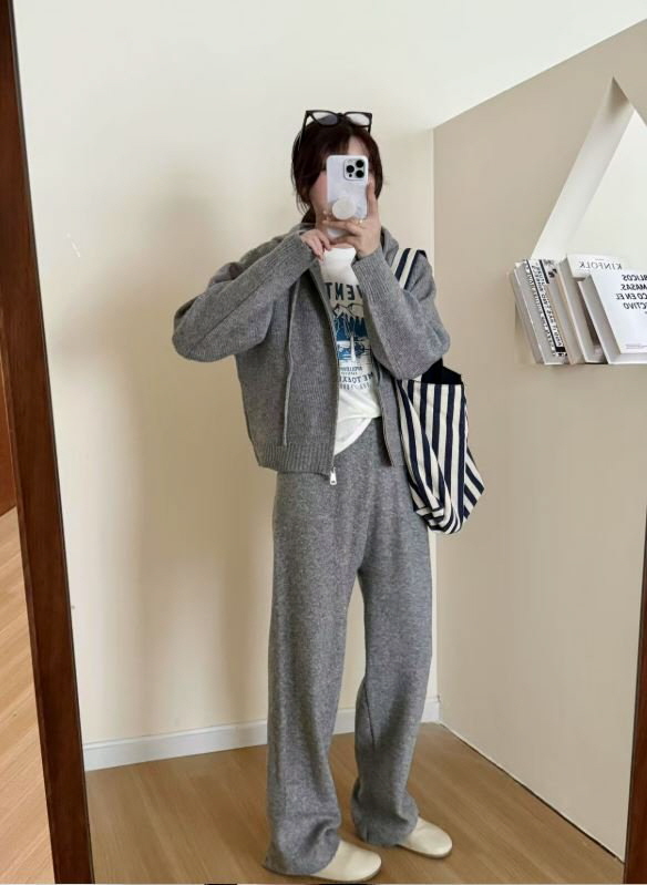  편안함 끝판왕! 루즈핏 후드 집업 니트 + 밴딩 팬츠 세트로 가을겨울 데일리룩 완성하기
