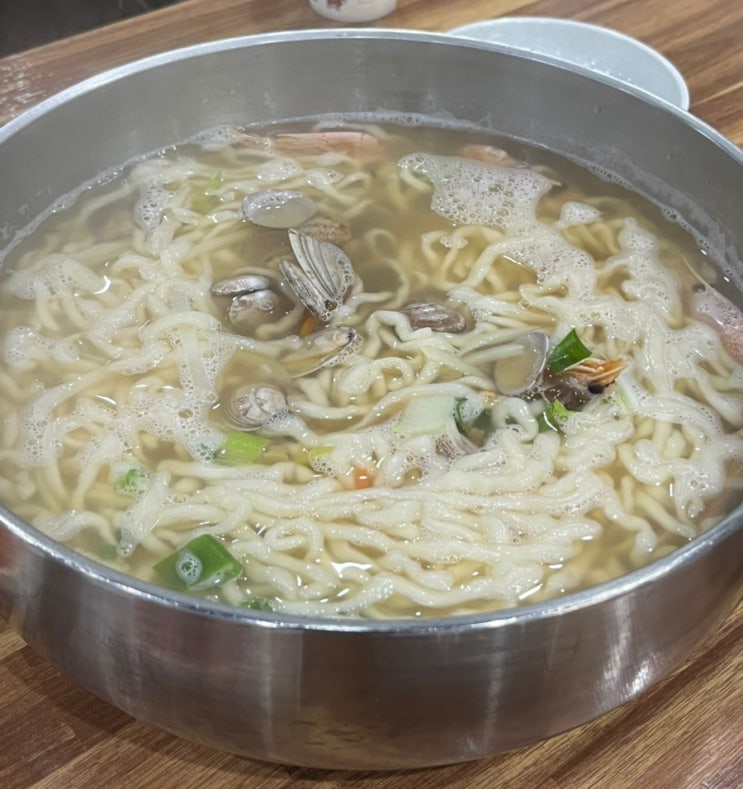  현지인도 인정한 영천 맛집, 바지락 칼국수 1등은 '말자칼국수'