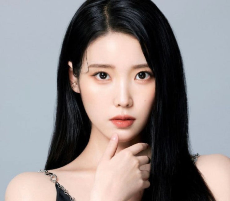 <b>아이유</b> 17주년 기념 <b>기부</b> <b>2억</b> 원!팬클럽 유애나와 함께한 선행