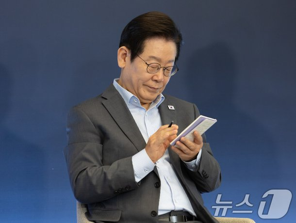 <b>대통령</b>, 한미 관세협상 '미국 요구 수용 불가'…<b>탄핵 위기</b> 언급!