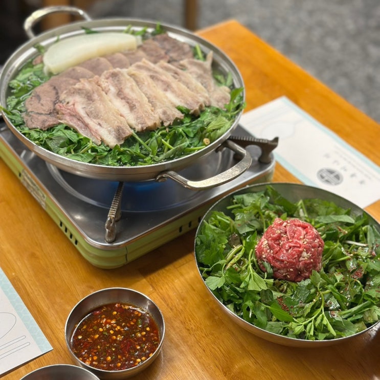  미쉐린 가이드 서울 2025 소문대로 넘 맛있는 능동미나리 신용산점 능동육회비빔밥 미나리수육 리뷰.