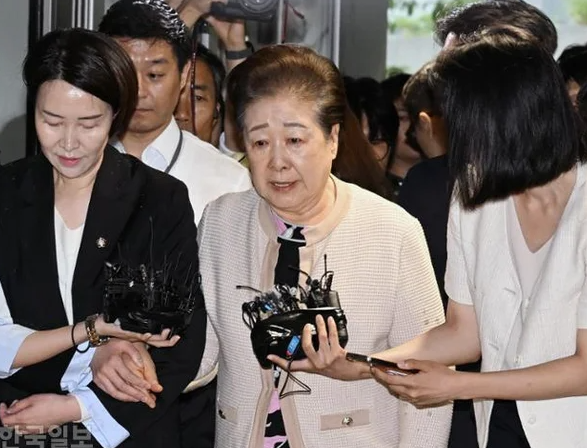  통일교 한학자 총재, 특검 출두…‘정교일치’ 외치다 정권 유착 의혹 정점으로 