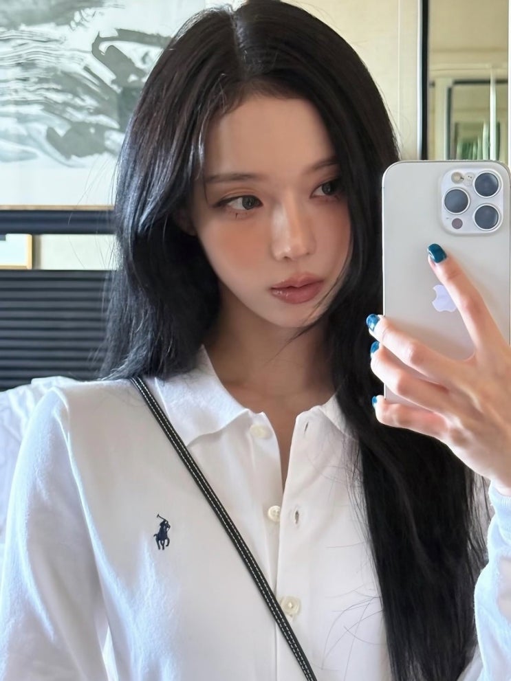 "단추 몇개 풀었을 뿐인데.." 에스파 윈터 폴로 셔츠 코디