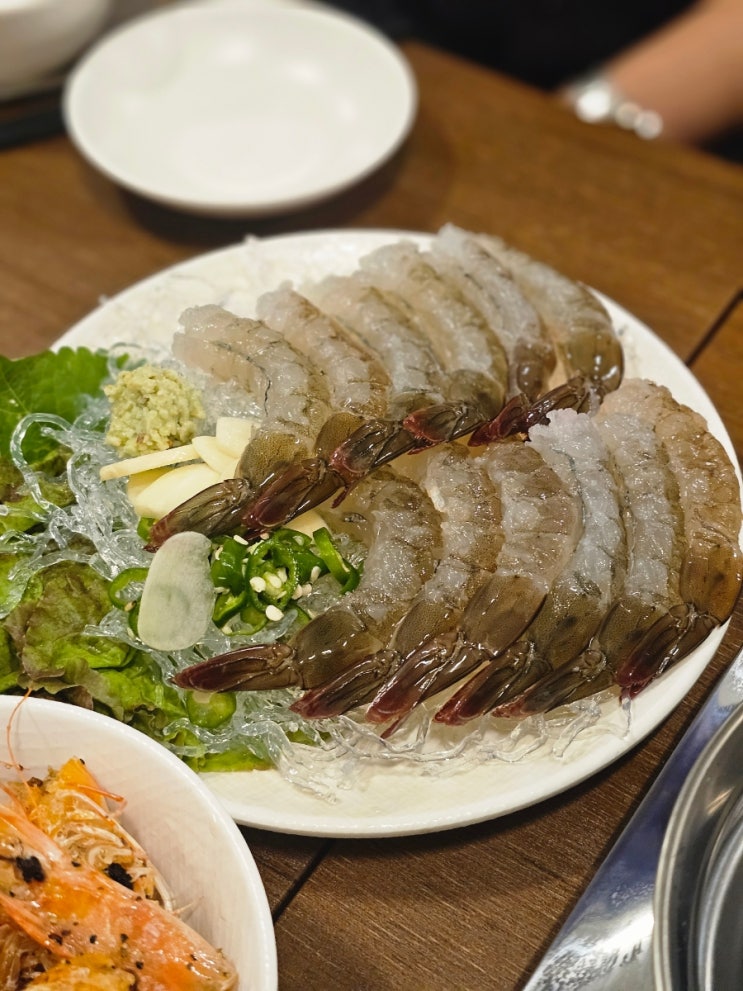  제철 맞은 생새우회 꽃게탕 전포 술집 원화랑