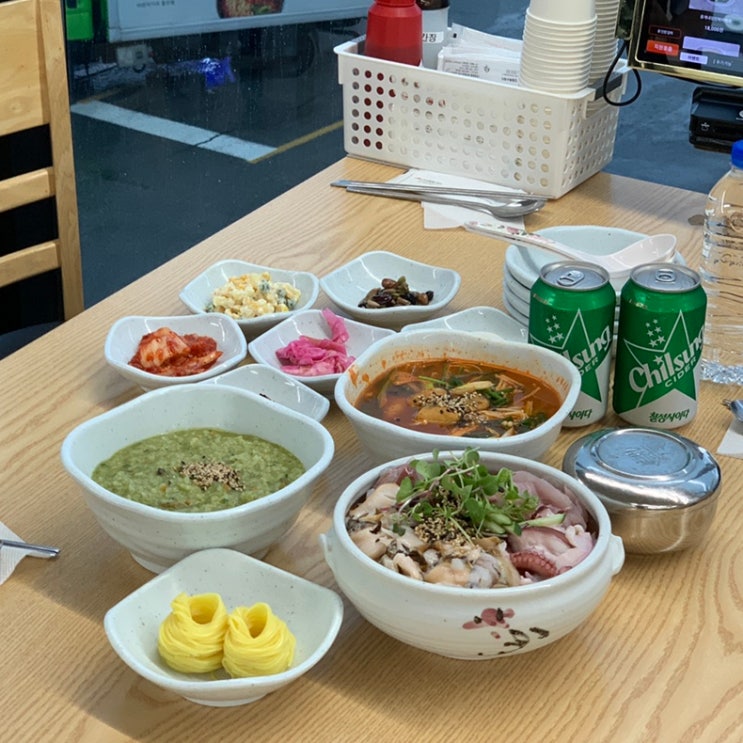  속초 중앙시장 맛집 근처 항아리 물회 섭국 식사 후 해수욕장까지