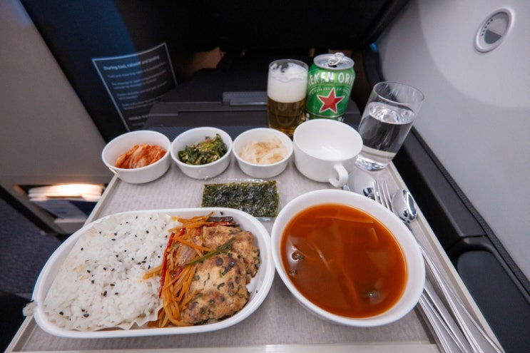  대한항공 KE2103 김포 일본 도쿄 하네다 프레스티지 스위트 비즈니스석 마일리지 항공권 김포공항 라운지 기내식 후기