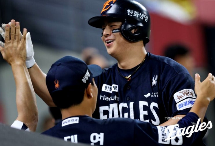  노시환, 32호 홈런 폭발...한화, KIA전 승부처 장악