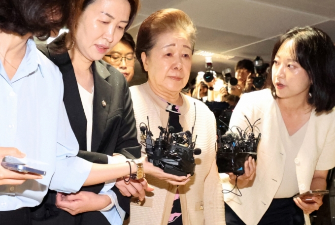 권성동 구속, <b>한학자</b> 조사: 1억 원 쇼핑백의 진실은?