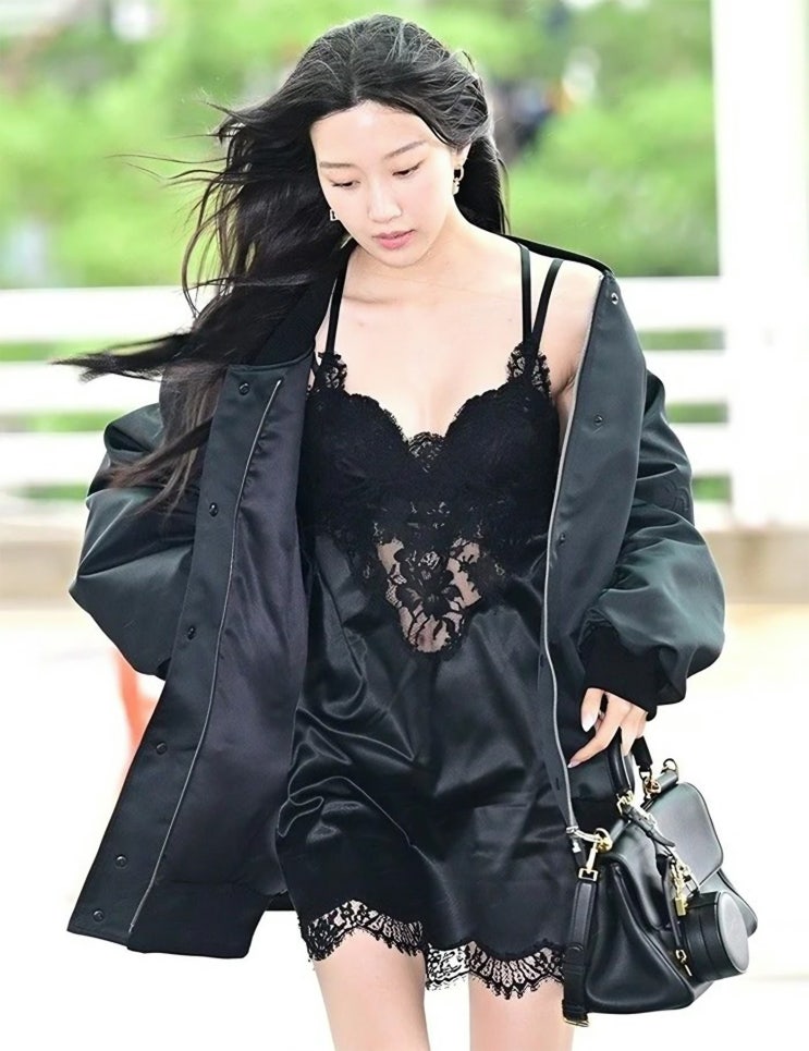  "속살 다 보이는데.." 문가영, 도발적 란제리 패션