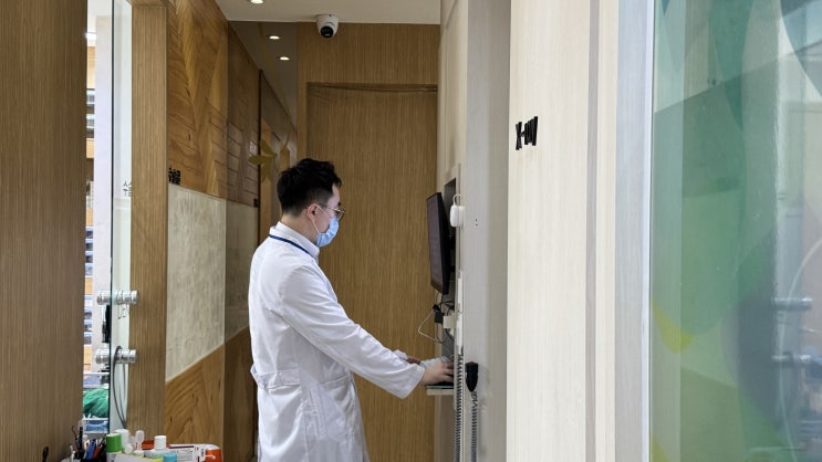  선정릉역치과 웃을 때 신경 쓰이는 앞니 벌어짐, 해결 방법은?