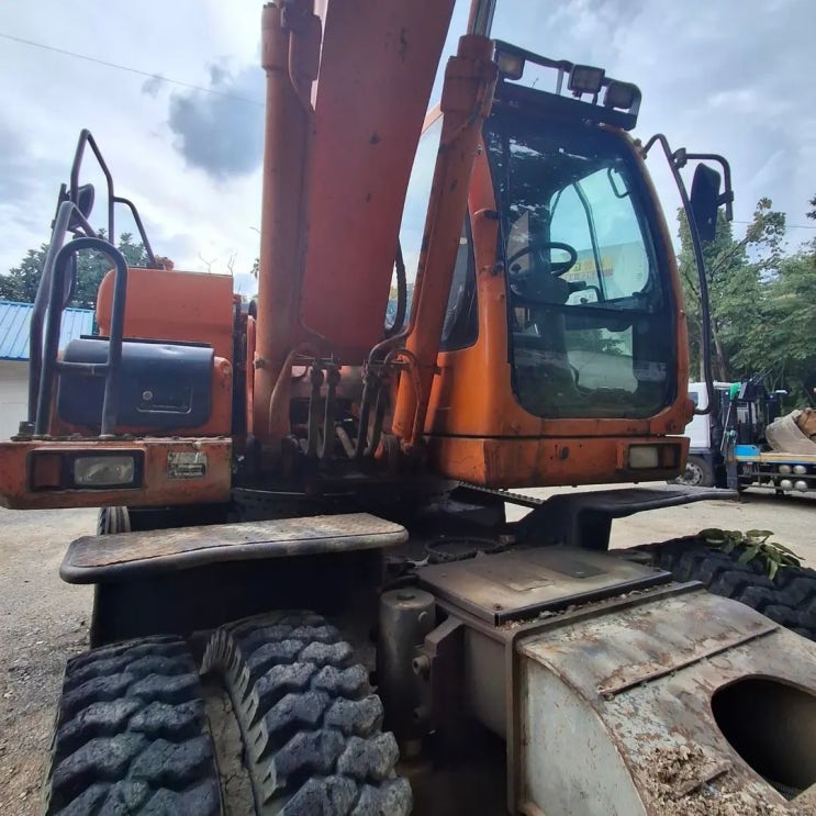  두산 DX210W 2015년식 7000만원 판매합니다.