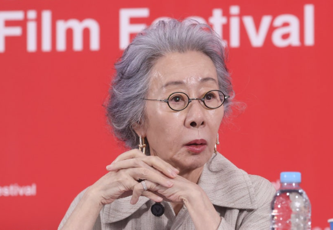  윤여정 “동성애든 아니든 모두 동등”…부산국제영화제 발언 화제 