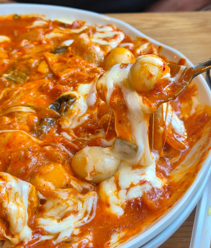 서울 고려대 명물 안암역 떡볶이 맛집! '유자유김치떡볶이' 피자김치떡볶이 치즈 잔뜩 너무 맛있어
