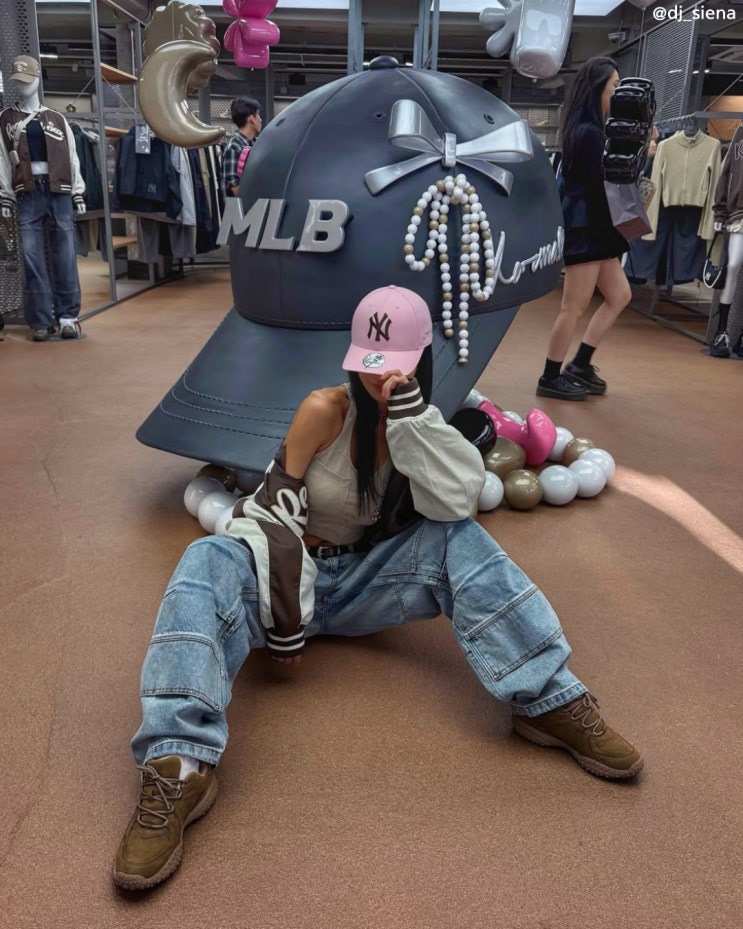  연예인 모자? 플래그십 스토어 가을룩에서 만나는 MLB 시그니처 볼캡!