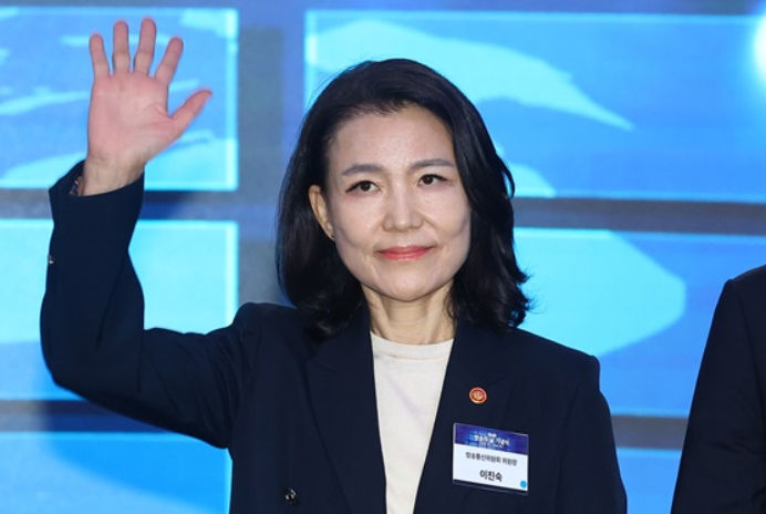 법인카드 수천만원 유용 혐의…<b>이진숙</b> 방통위원장 <b>검찰 송치</b>