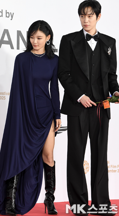  김유정, 30th BIFF 레드카펫 파격 변신 “국민 여동생→성숙 여배우”