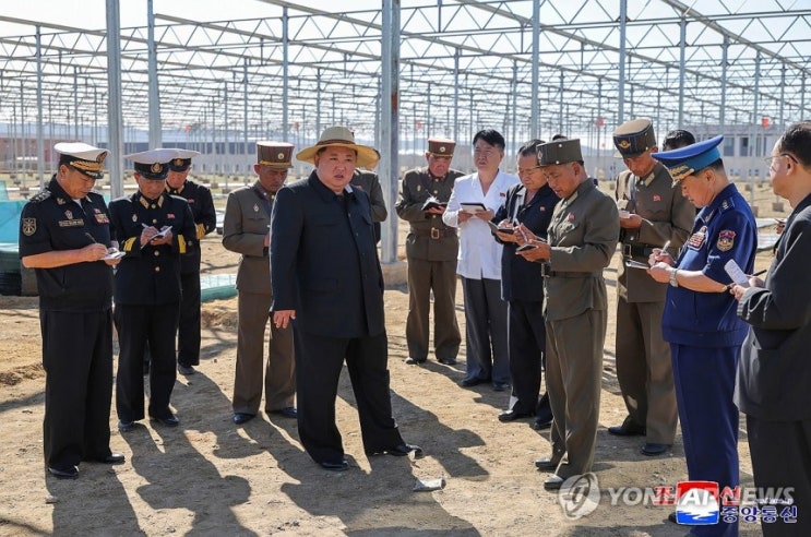 <b>김정은</b>, 자폭 <b>무인공격기</b> 시험 지도…"<b>AI</b>기술 급속 발전시켜야... 