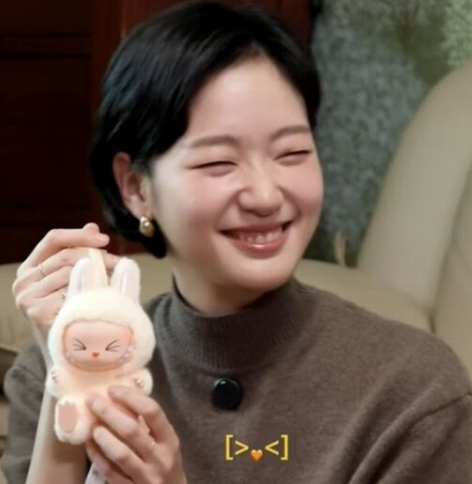  박지현, 김고은에 ‘라부부 인형’ 선물…엄태구도 감탄 “진짜 닮았다” (‘워크맨’)