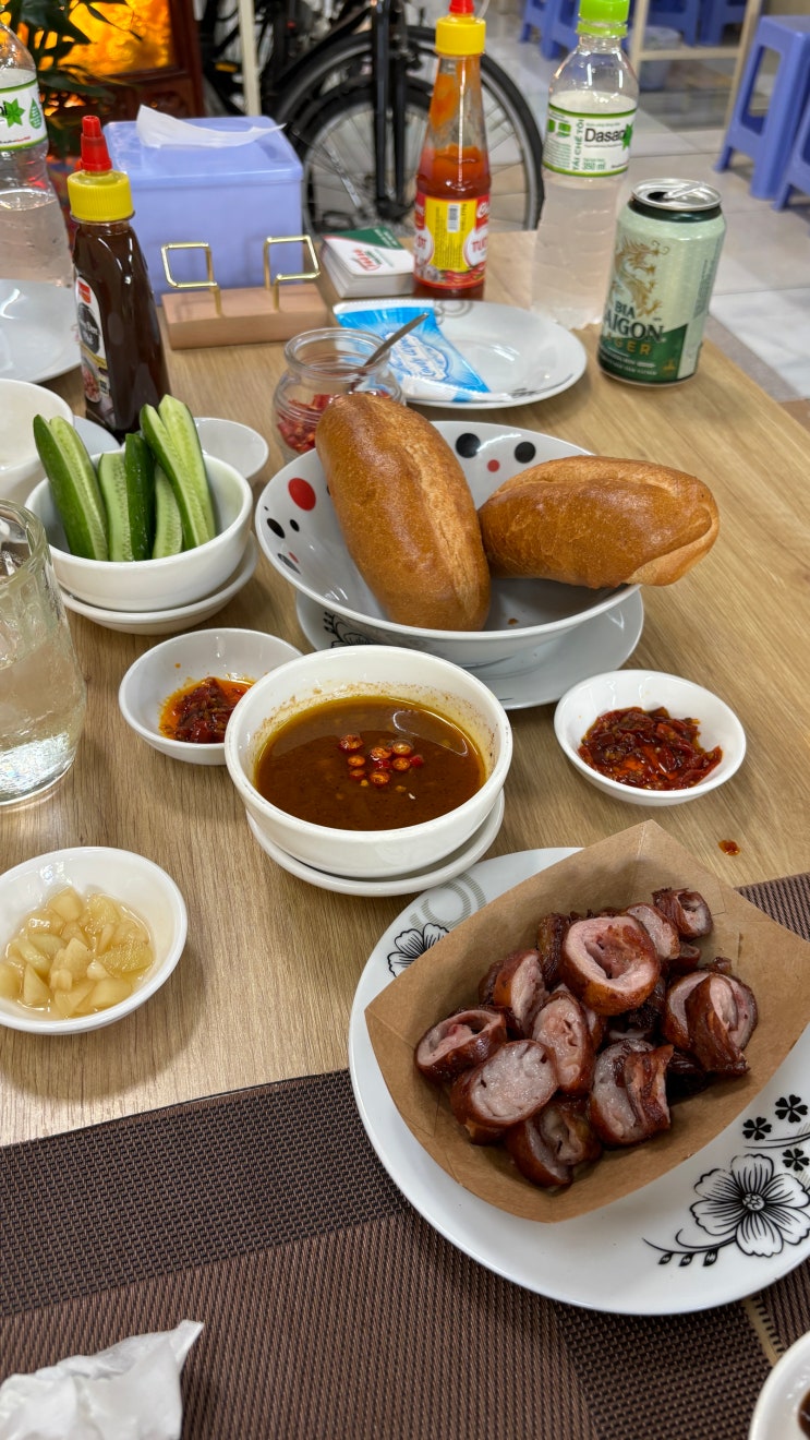  나트랑 로컬 맛집 포보나가리 : 막창구이&쌀국수, 현지 분위기 가득