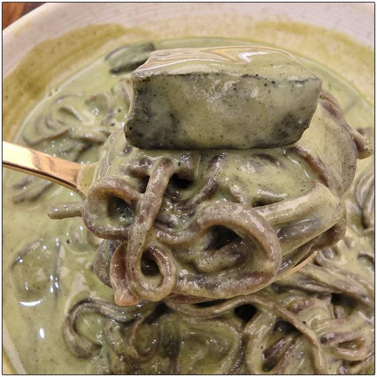  말차라떼 대신 말차콩국수! 9월까지만 먹을 수 있다는 말차계 최종보스