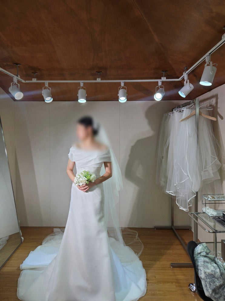  우아르 웨딩 실크 오간자드레스 후기