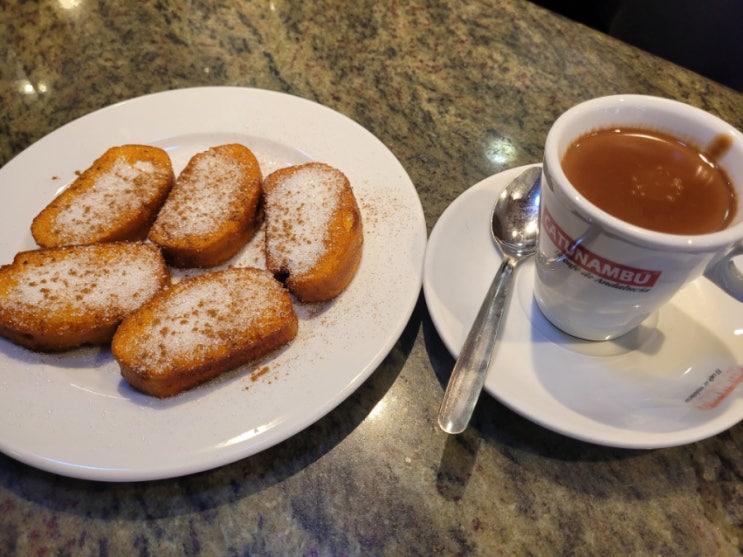  [스페인 세비야 여행] cafe catunambu 카투남부 에서 스페인 아침 데사유노 피카토스테 Picatostes con chocolate