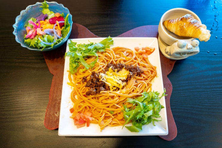  오키나와 코우리섬 맛집: 친절하고 화기애애한 Cafe paru by 석영작가