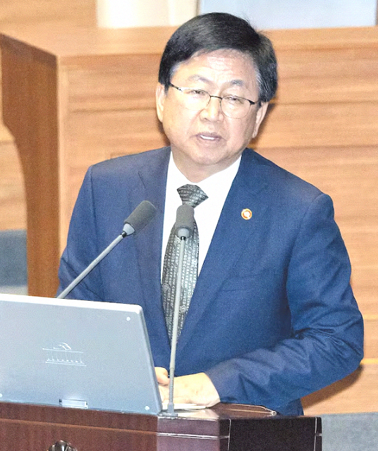 최교진 장관 '<b>수능</b> 내신 <b>절대평가 전환</b>' 논의와 대학 서열화 문화.