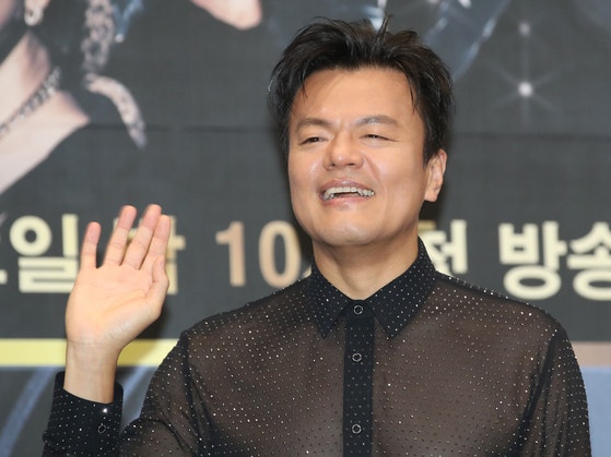  박진영 JYP엔터테인먼트 CCO, 대중문화교류위원장을 맡았지만 사내이사직 계속 수행 예정 - 비상근직으로 현행법상 문제 없음 / 하이브, 엔터테인먼트사 최초로 A+ 신용도 책정