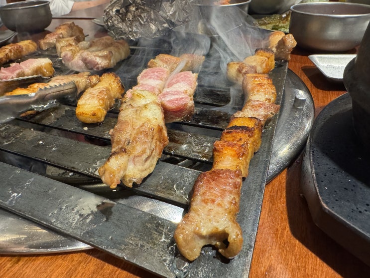 선릉에서 만난 두툼한 삼겹살, 서버가 고기 구워주는 집