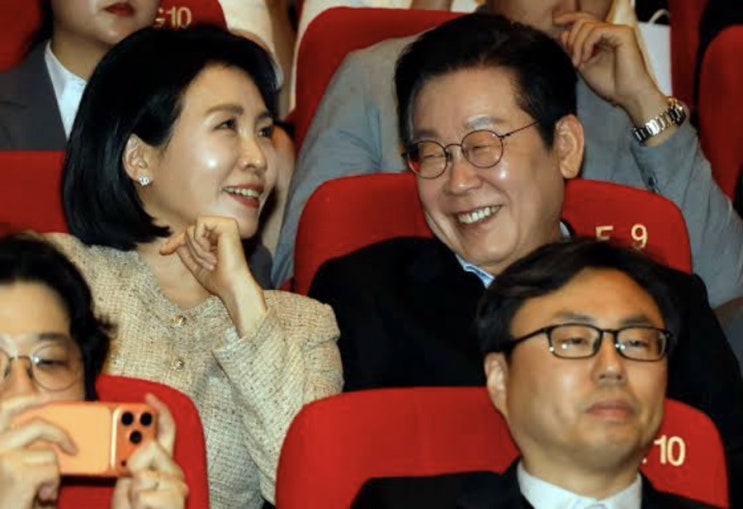 이재명 대통령 <b>부산국제영화제</b> 관람 <b>영화</b>! 리사 전종서 드레스... 
