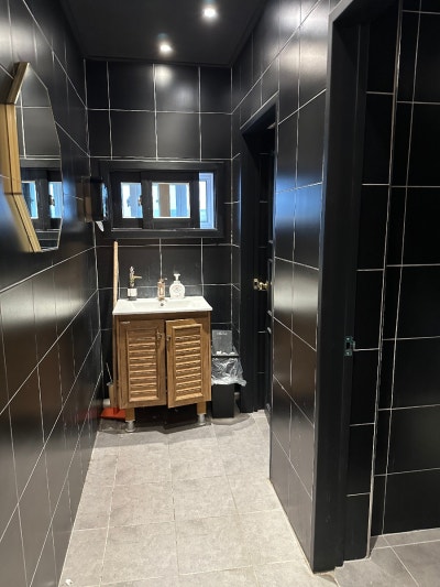 8810 Coffee Keompeoni Restroom — photo 2