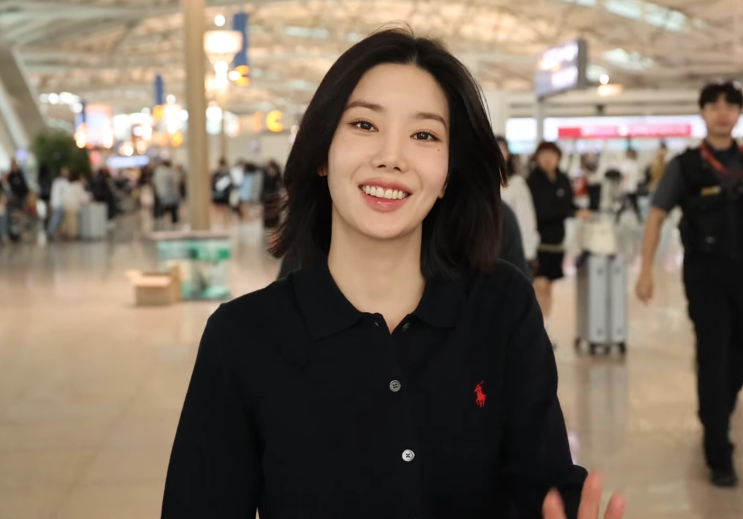  9월 19일 권은비 공항 패션 심플해도 절대 놓칠 수 없는 이것