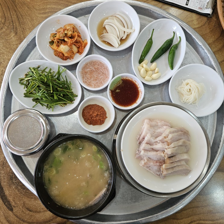  부산 사직구장 수육 백반이 맛있는 쌍둥이돼지국밥 내돈내산 솔직후기