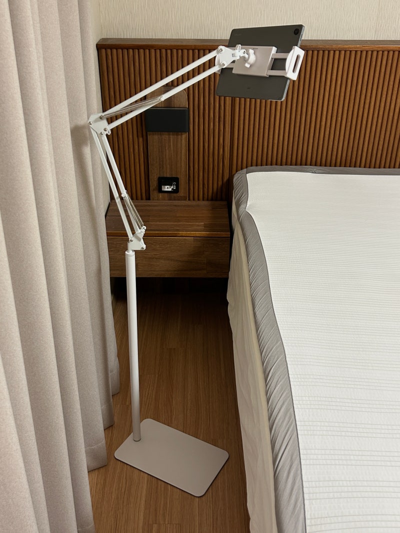 침대 태블릿 거치대 추천 신지모루 자바라 스탠드 휴대폰 태블릿 거치대 한 달 사용후기