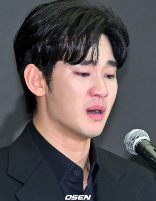  "김수현", 또 논란 휘말리다…이번엔 소속사 정산·경영 투명성 의혹 