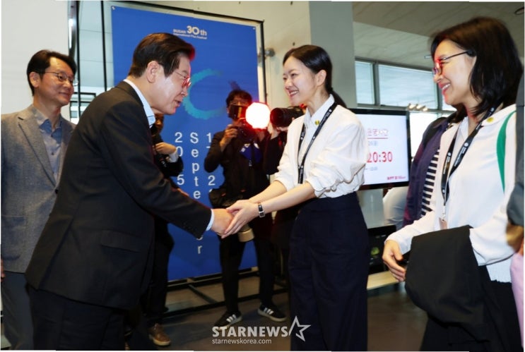 <b>고아성</b>, <b>이재명 대통령</b>에게 <b>감사</b>의 마음 전해: 영화 '극장의... 