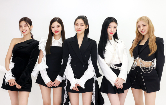 있지(<b>ITZY</b>), JYP 전원 <b>재계약</b> 성공!