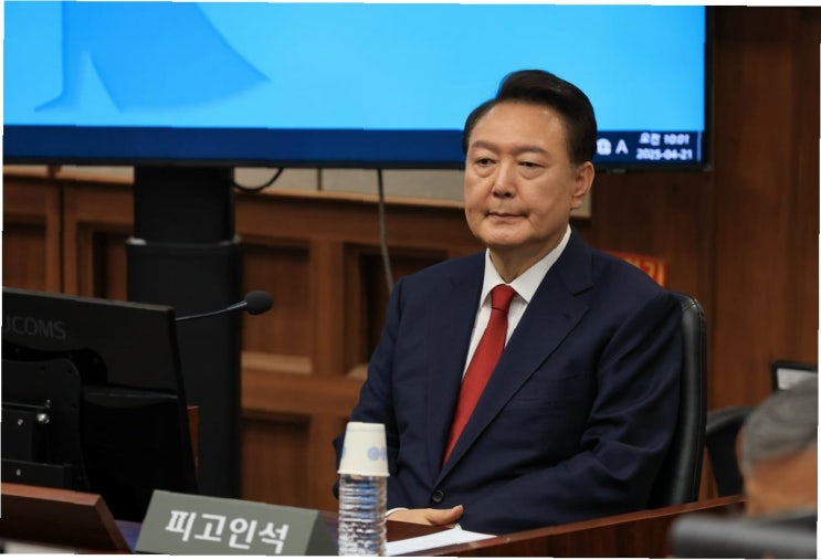 <b>윤석열</b> 전 대통령, '내란' 혐의... 요구... <b>보석 청구</b>, 그 배경은?
