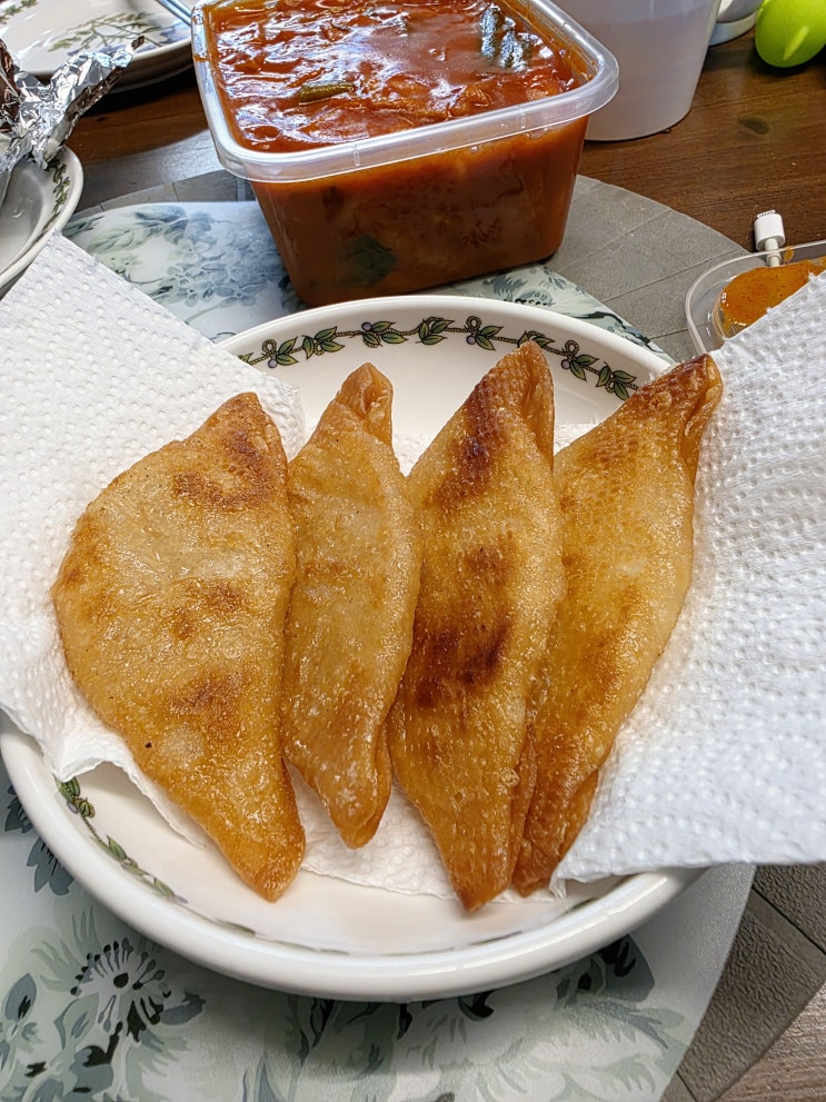  추억의 맛 그대로! 석관동 철이 야끼만두 납작 떡볶이와 꿀조합 솔직후기