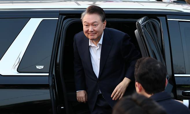 <b>윤석열</b>, 구치소 생활이 싫증났나?, <b>보석 청구</b>...신속재판과 꼼수... 